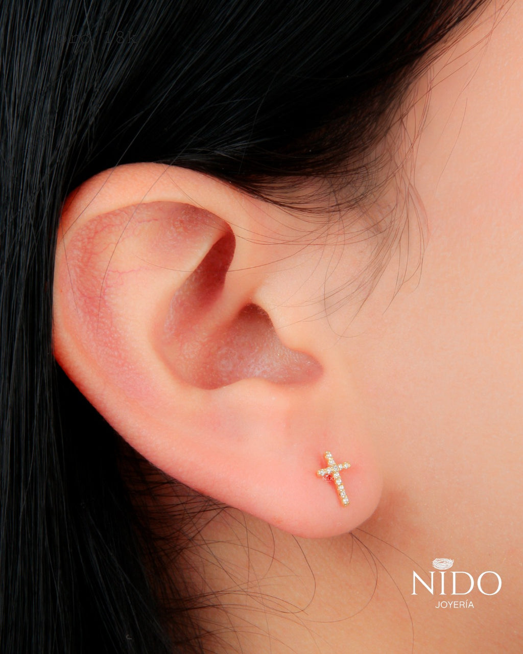 Topo Cruz mediano circón peso 0,74 gramos 18k