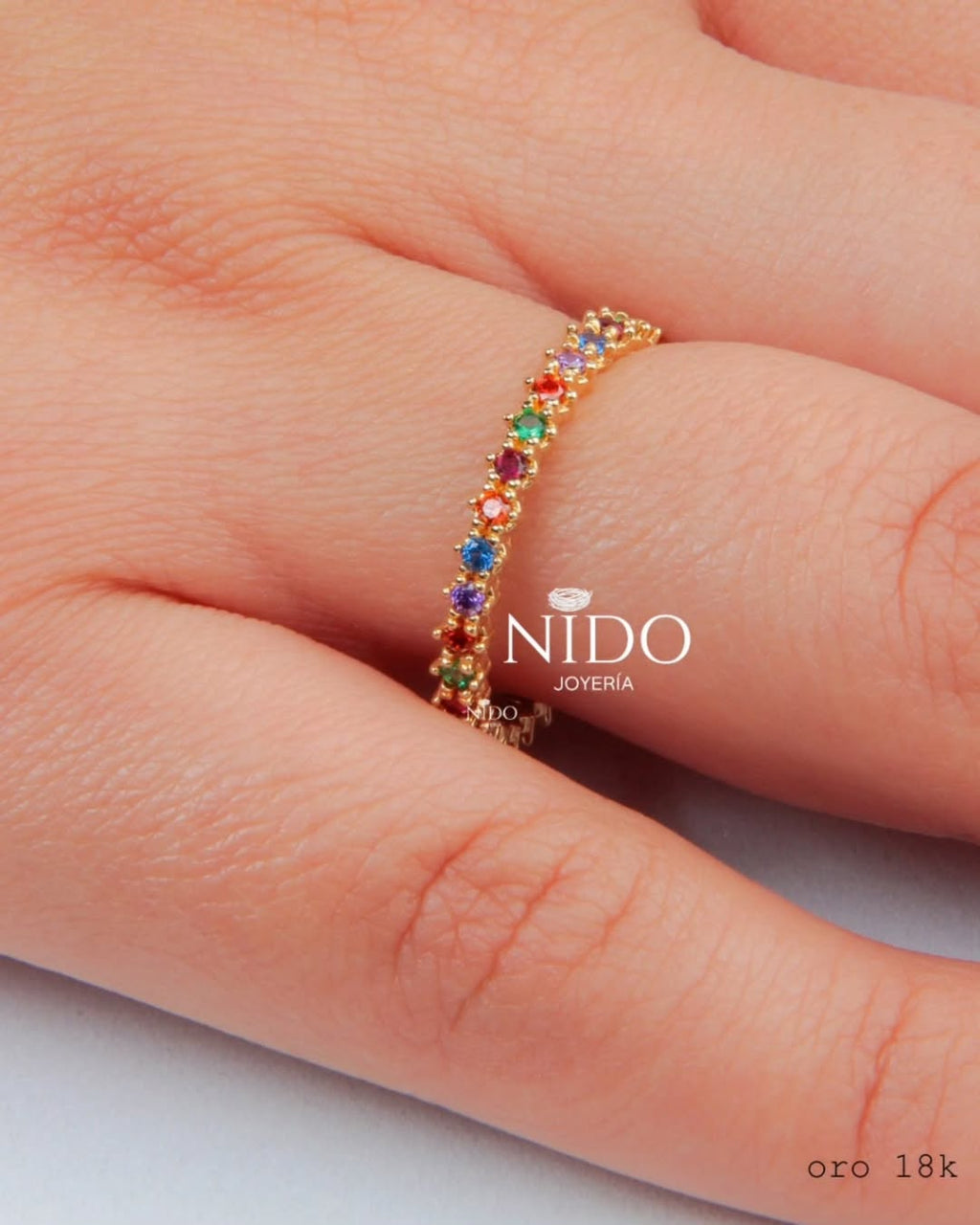 Anillo completo circones colores peso 1,87 gramos